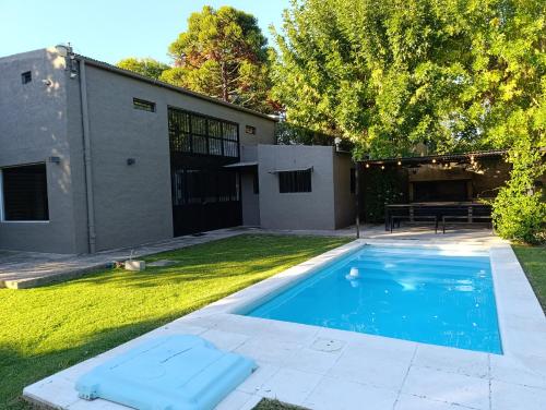 a swimming pool in the yard of a house at La escondida in Ramallo