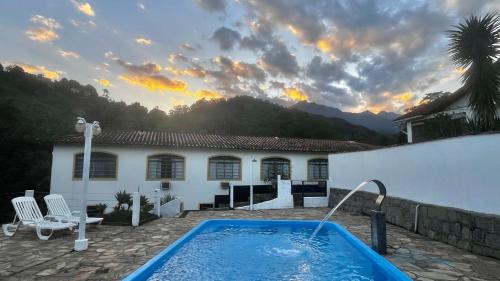 A piscina localizada em Pousada 3 Corações Penedo ou nos arredores
