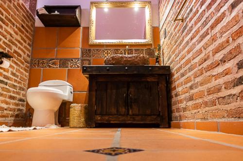 a bathroom with a toilet and a sink and a mirror at Casa de hospedaje -La Abadía de San Pedro in Guadalajara