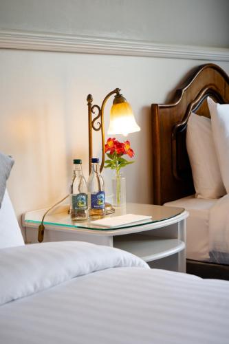 Lakeside Manor Hotelにあるベッド