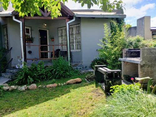 a house with a garden in front of it at Aires serranos in Tandil