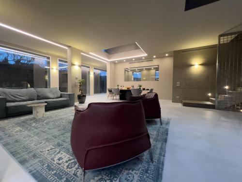 Luxury Villa Gated Parking EV recharger 7min to Duomo