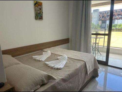 Giường trong phòng chung tại Studio Smart Convenções 315