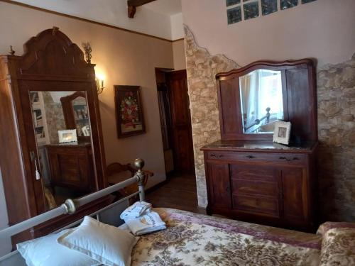 a bedroom with a bed and a dresser and a mirror at Le spighe dei papi in Anagni