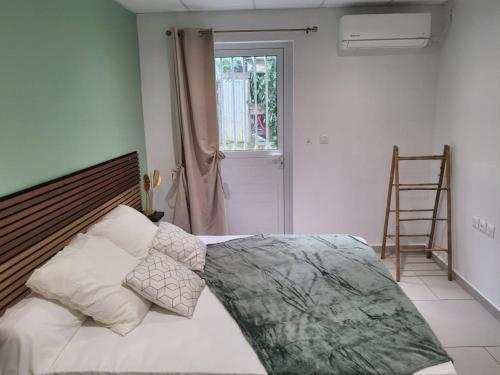 En eller flere senge i et værelse på Hébergement sous les tropiques