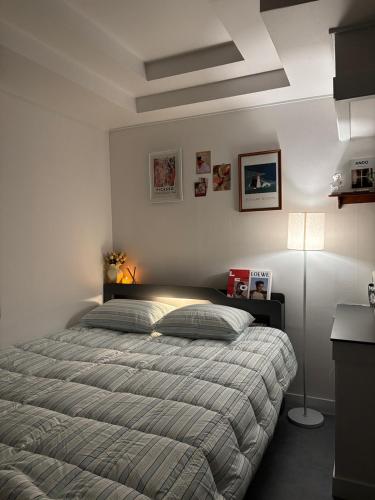 a bedroom with a bed and a lamp in it at Moneystay Daegu Palgongsan in Daegu