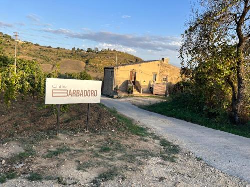 a sign in front of a building on a road at Cottage immerso nel vigneto in Caltagirone