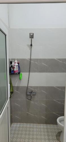 Bilik mandi di Nhà Nghỉ Eva