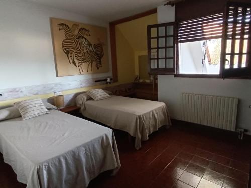 Postel nebo postele na pokoji v ubytování House with a large garden and a pool