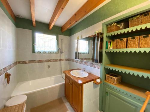 Koupelna v ubytování holiday home, Grayan-et-l'Hôpital