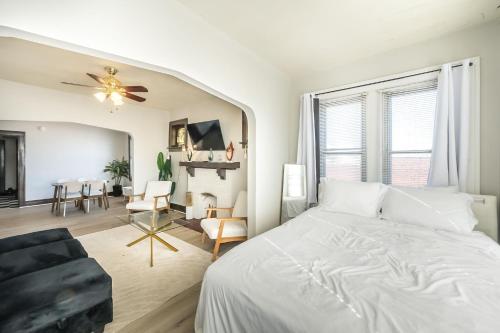 Katil atau katil-katil dalam bilik di Cozy 2BR St. Louis Convenient Loc. Near Downtown