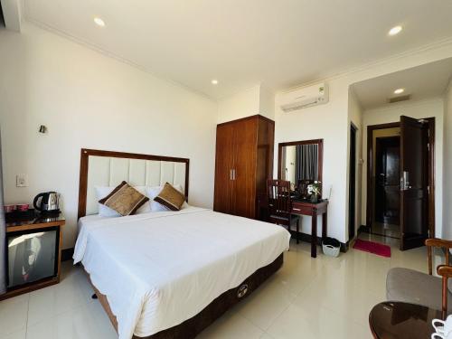 Postel nebo postele na pokoji v ubytování Khách Sạn Ninh Chữ