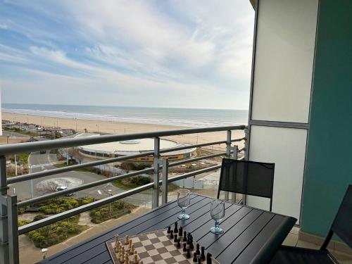 Appartement rénové, vue mer, proche plage, 1 chambre, balcon - FR-1-323-515