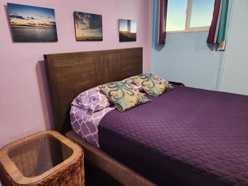 Postel nebo postele na pokoji v ubytování Yonegan Central Maui Getaways