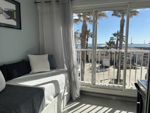 Studio rénové face mer avec parking, au Cap d'Agde - FR-1-723-172