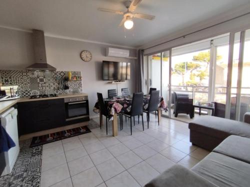 Photo de la galerie de l'établissement Nouveauté 2025: T4 54m2 - 8 pers - Proche Plage - Pied-à-terre idéal - Parking - FR-1-795-59, à Fleury