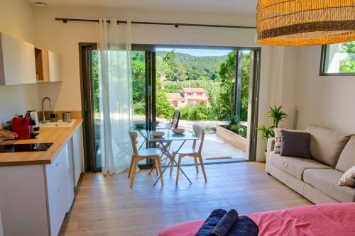 Studio neuf et lumineux