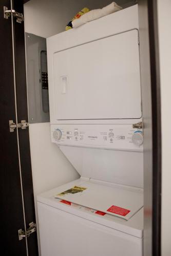 a white refrigerator with its door open in a kitchen at Loft urbano, Ciudad Guatemala, EON in Estación Pamplona