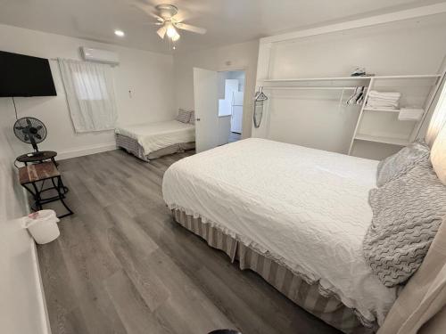 a bedroom with a bed and a ceiling fan at Vegas Apt 8 Mins to The Strip - Free Parking in Las Vegas