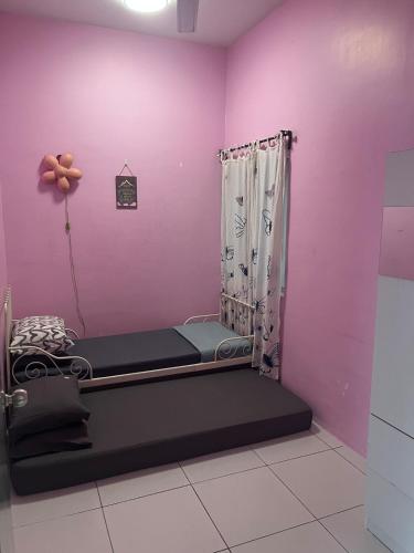Katil atau katil-katil dalam bilik di Imany World Homestay-No Liquor, Pork & Smoking
