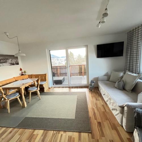 Un lugar para sentarse en Ferienwohnung Familie Alt Rinn, Innsbruck