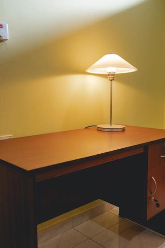 a desk with a lamp on top of it at Suwani Pinnawala Homestay in Pinnawala