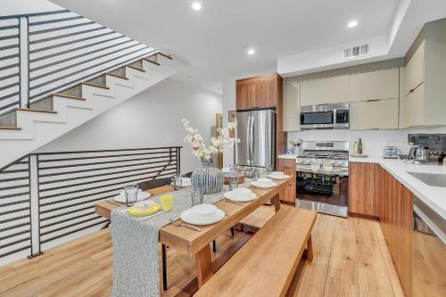 a kitchen and dining room with a table and a counter at Luxe Townhome Newly-Built in Sherman Oaks Community Hospital Heliport