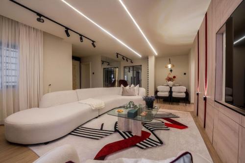 Fotografie z fotogalerie ubytování Libertini Apartments - Lovely 2 Bedroom With Pool and PS5 - Lekki v destinaci Lagos