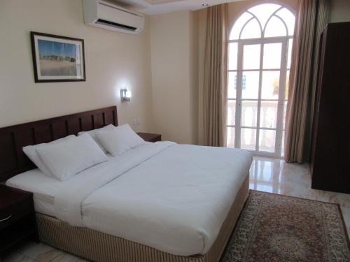 Giường trong phòng chung tại Al Ferdous Hotel Apartments