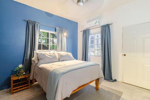 Gambar di galeri bagi Free Airpt Shuttle HOT Roof Top Vibe Ocean Views Swimming Pool Sauna di Negril