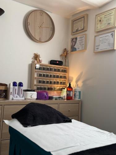 Ein Bett oder Betten in einem Zimmer der Unterkunft Charmant et moderne de L’Hay