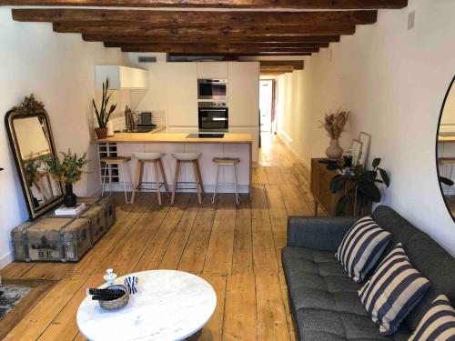 Exceptional location between lake and pedestrian street