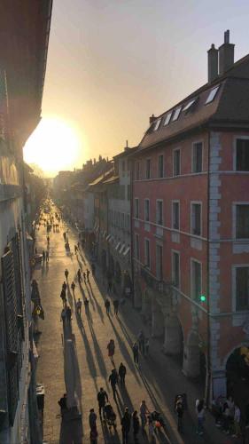 Exceptional location between lake and pedestrian street