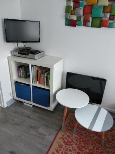 Μια τηλεόραση ή/και κέντρο ψυχαγωγίας στο Gîte Ty an Aod - 3 étoiles