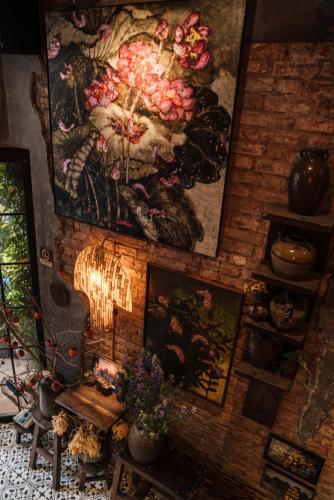 Χώρος καθιστικού στο Phen Art House, Artistic Living in the Heart of Old Quarter