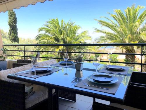 Les pieds dans l'eau T2 cabine avec vue mer et Piscine