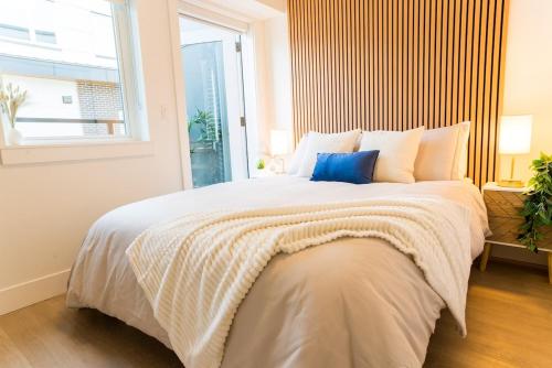Ένα ή περισσότερα κρεβάτια σε δωμάτιο στο Luxury Scandinavian Suite Cozy and Bright