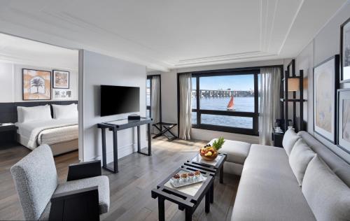 TV a/nebo společenská místnost v ubytování Mövenpick MS Sunray