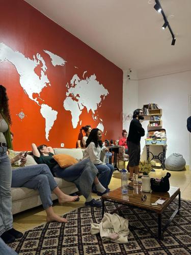 Zona de estar de Nomads Hostel Tunisia
