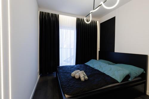 Ένα ή περισσότερα κρεβάτια σε δωμάτιο στο In&cognito Apartments Głogów with Parking and WiFi