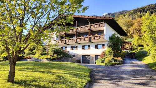Gallery image of Moderne-Ferienwohnung-nur-1km-vom-Millstaetter-See-in-Kaernten-entfernt in Millstatt