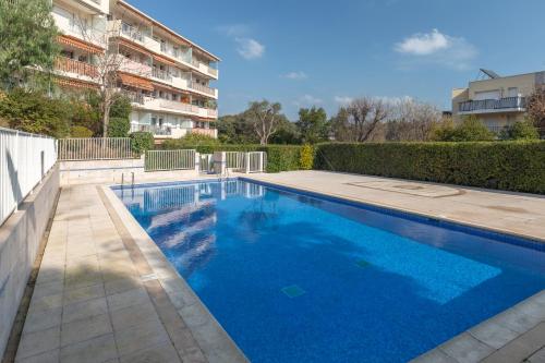 Piscine, Antibes , calme et ensoleillé