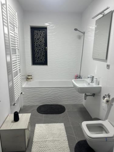Ένα μπάνιο στο Apartament Modern NordmarkResidence