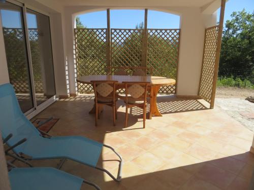 Logement au calme au sein de la provence verte