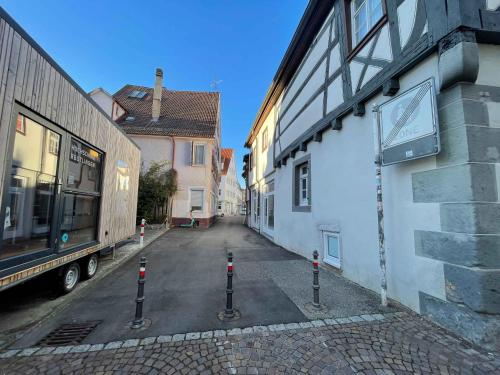 a street with traffic cones in front of a building at Atelier Suite in Reutlingen