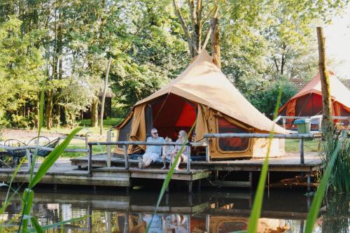 Příroda nedaleko luxury tent