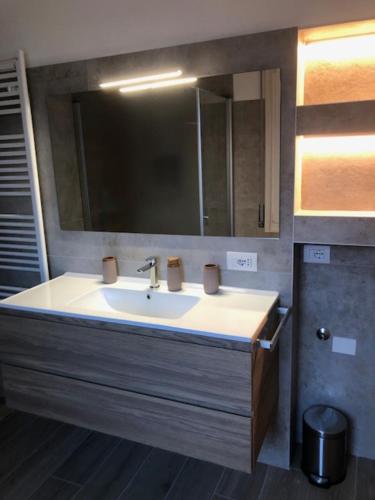 a bathroom with a sink and a mirror at Ferienwohnungen Sponchie in Lazise
