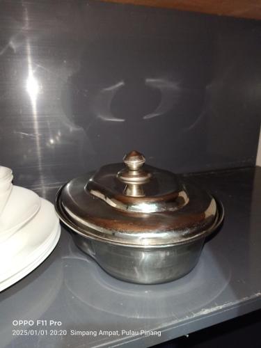 a metal pot sitting on top of a stove at Premium Bajet#2 Queen bed 1 Single 1 Sb#Batu Kawan#Penang in Simpang Ampat