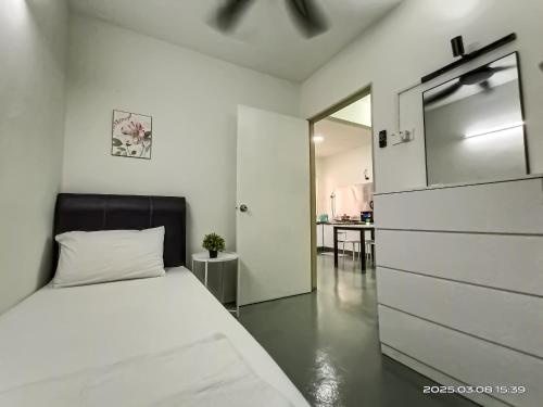 Postel nebo postele na pokoji v ubytování Cozy Homestay#5 single bed#Batu Kawan Penang