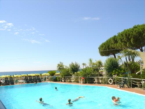 Swimming pool sa o malapit sa Hotel Gabriella